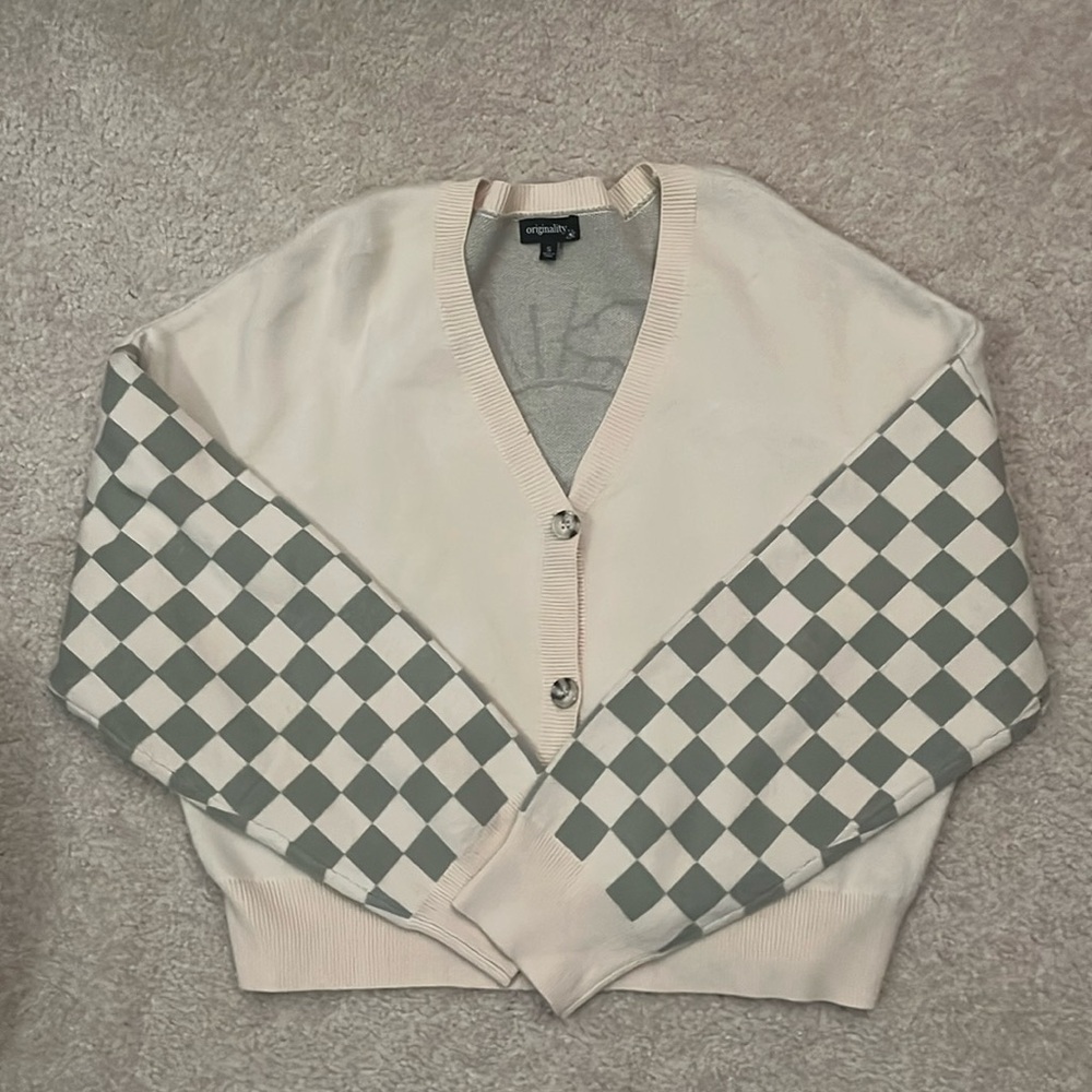 Oversized cardigan with checkered sleeve